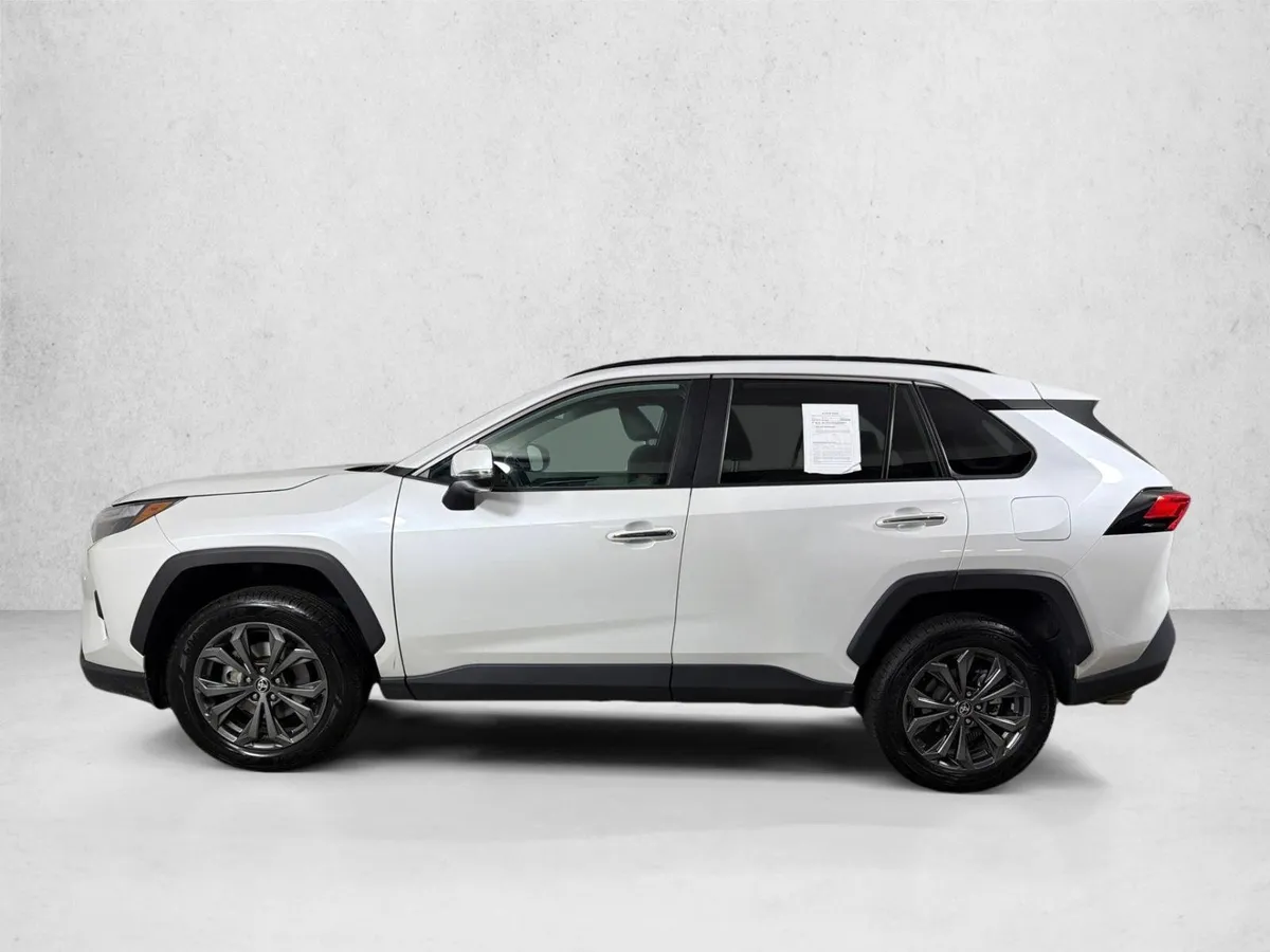 2023 Toyota RAV4 Hybrid Limited thumbnail 7