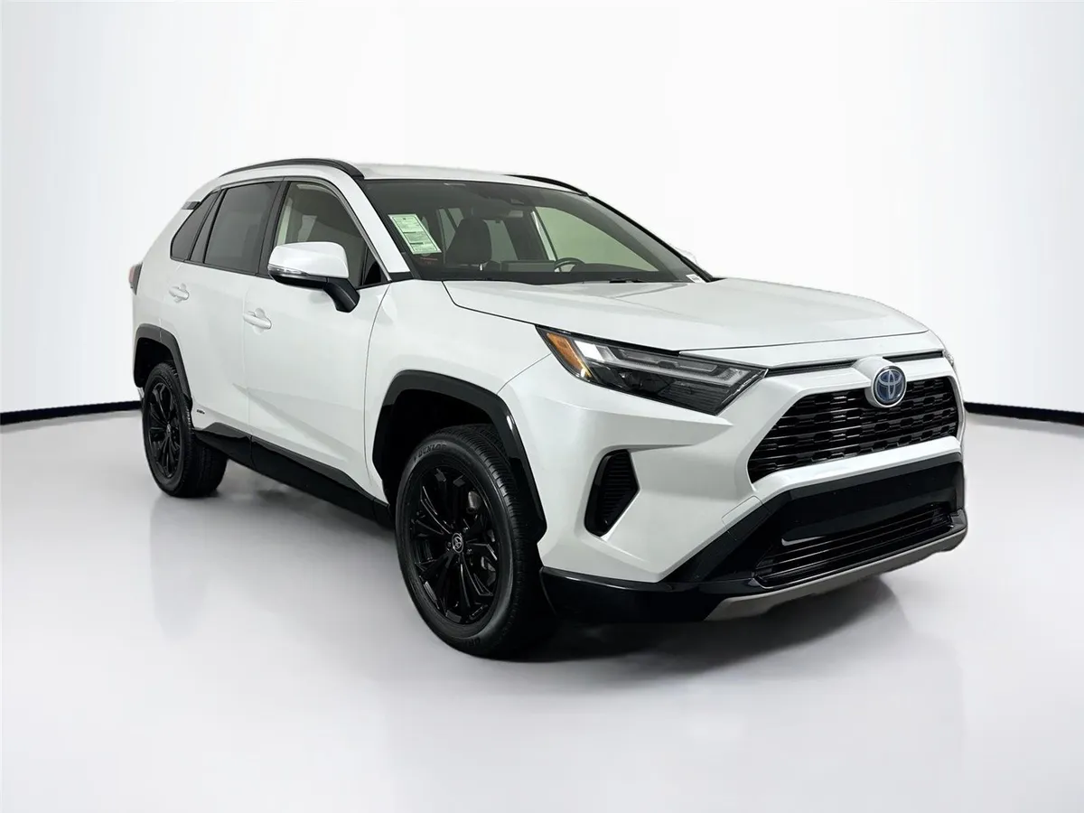 2023 Toyota RAV4 Hybrid SE thumbnail 10
