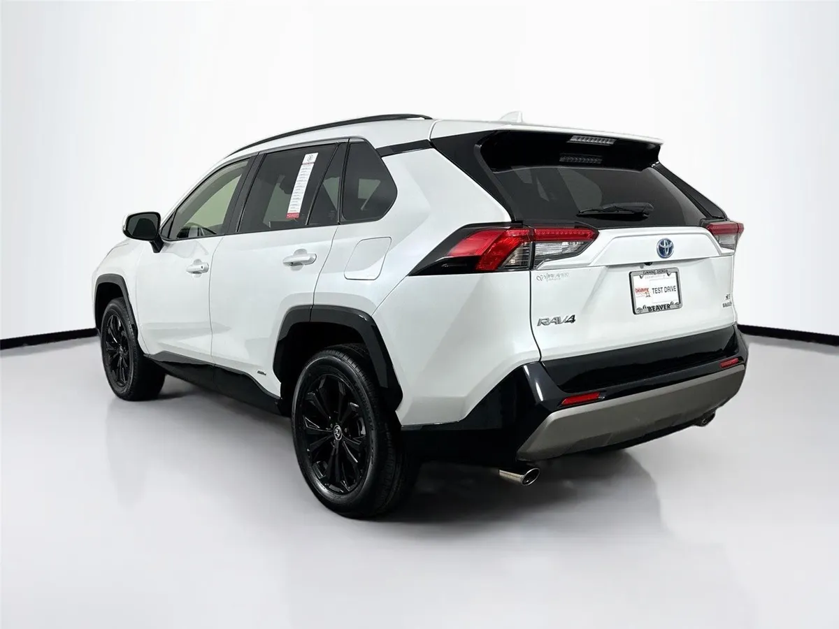 2023 Toyota RAV4 Hybrid SE thumbnail 13