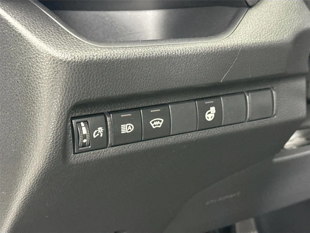 2023 Toyota RAV4 Hybrid SE thumbnail 16