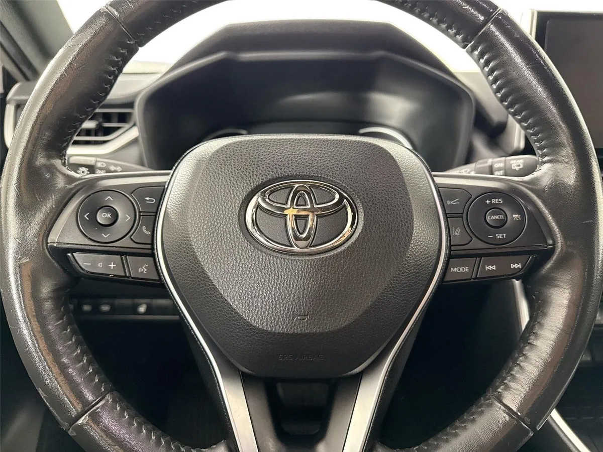 2023 Toyota RAV4 Hybrid SE thumbnail 17