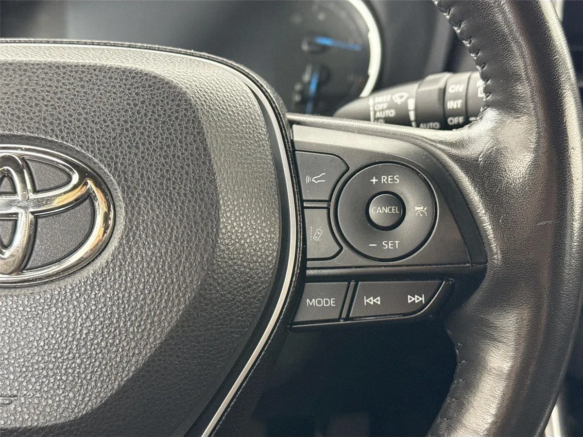 2023 Toyota RAV4 Hybrid SE thumbnail 20