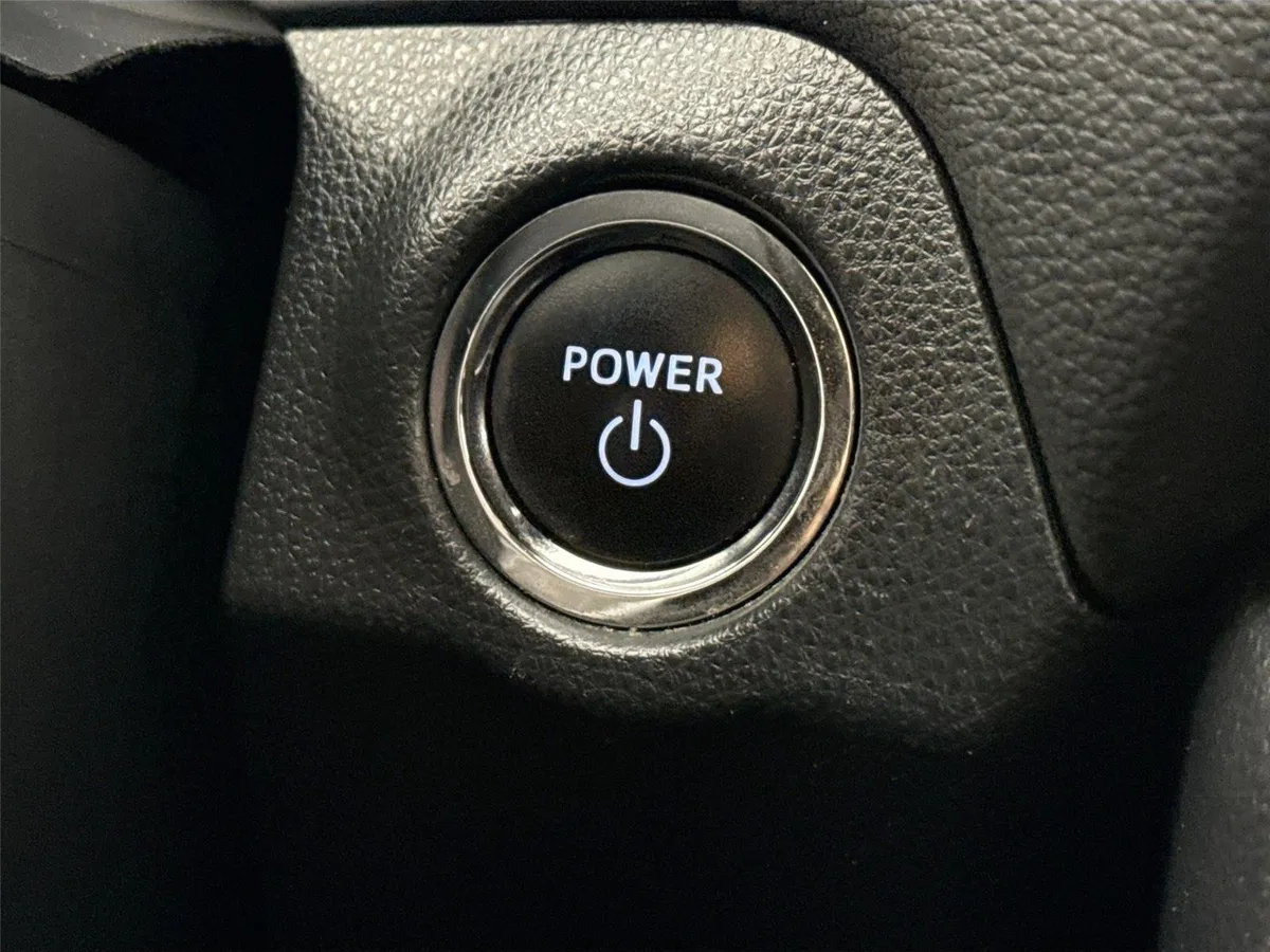 2023 Toyota RAV4 Hybrid SE thumbnail 22