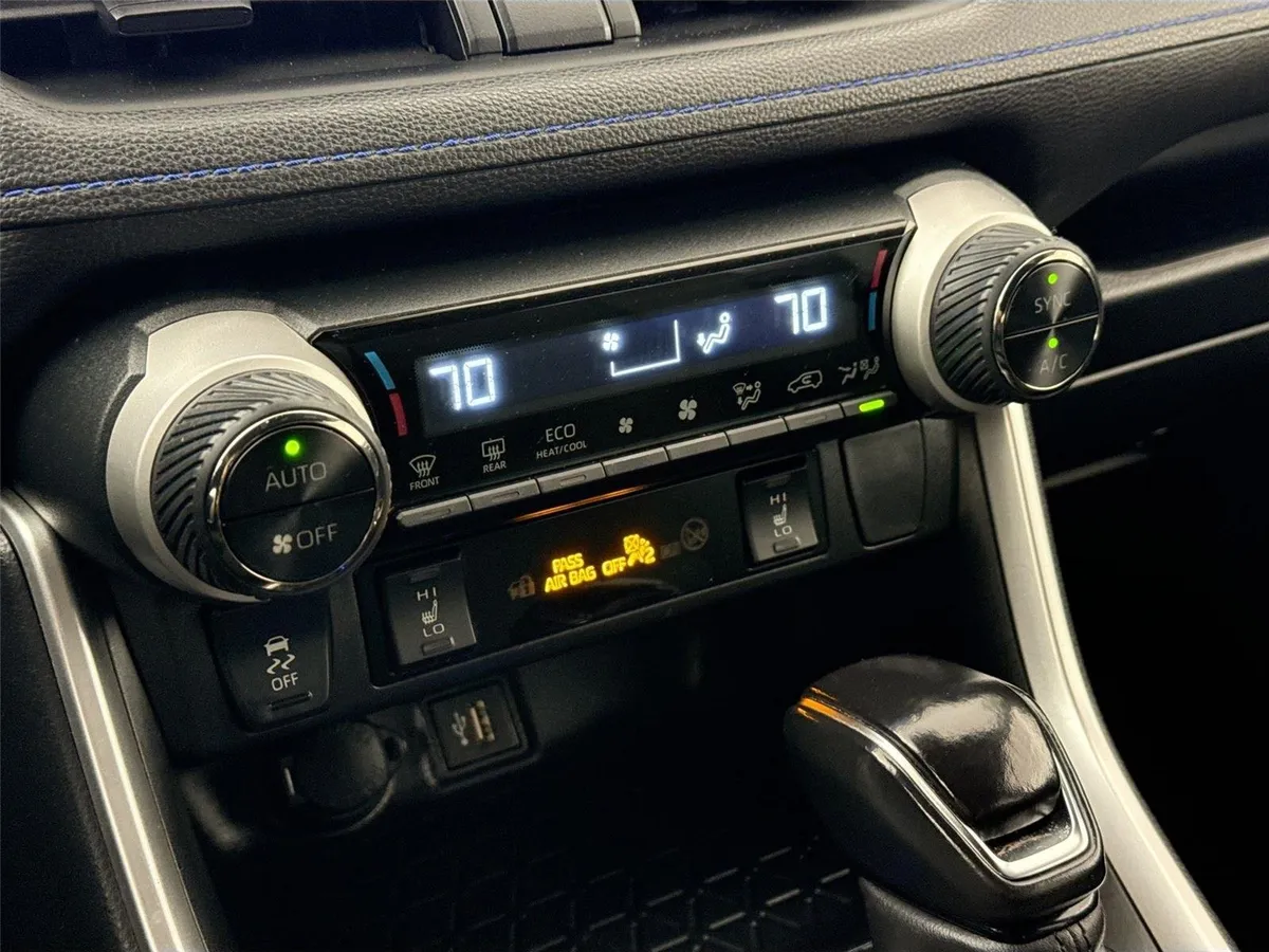 2023 Toyota RAV4 Hybrid SE thumbnail 25