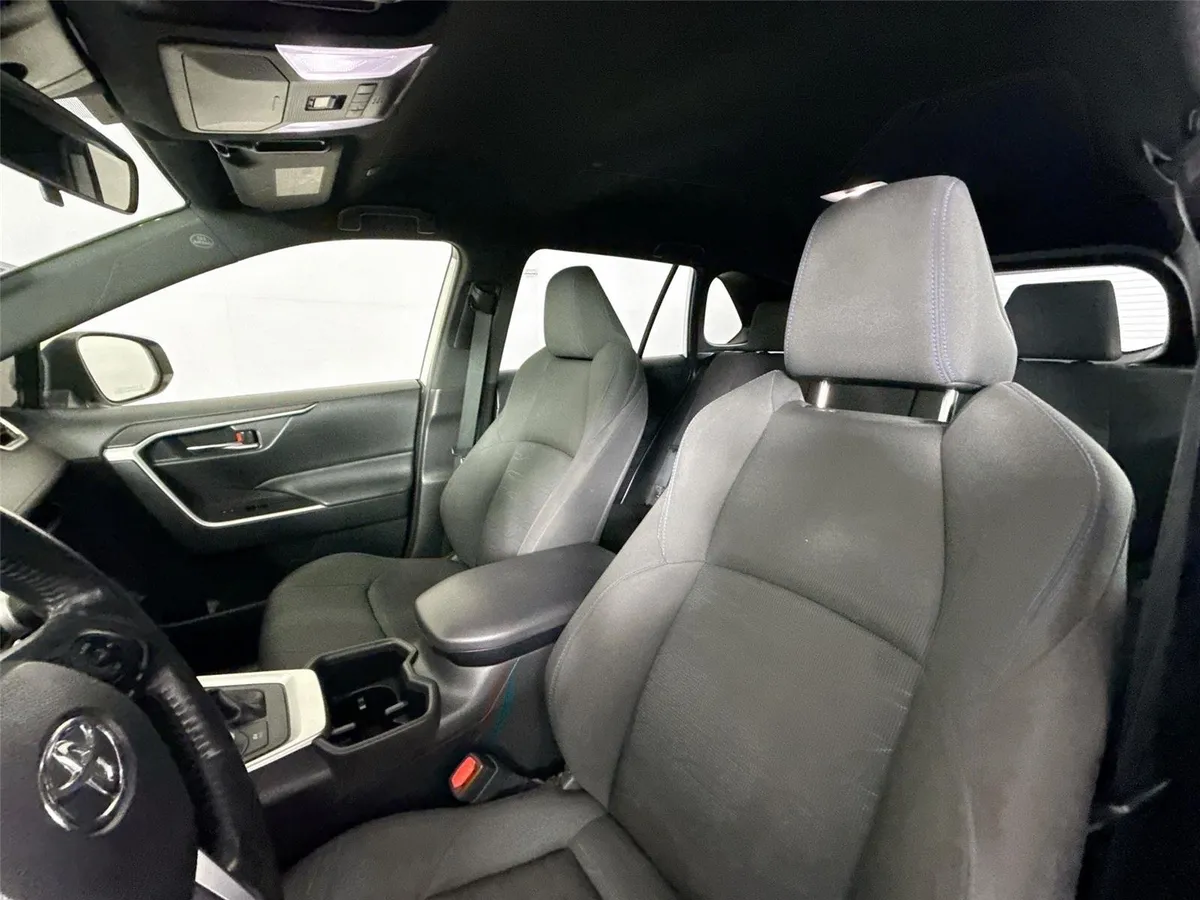 2023 Toyota RAV4 Hybrid SE thumbnail 3