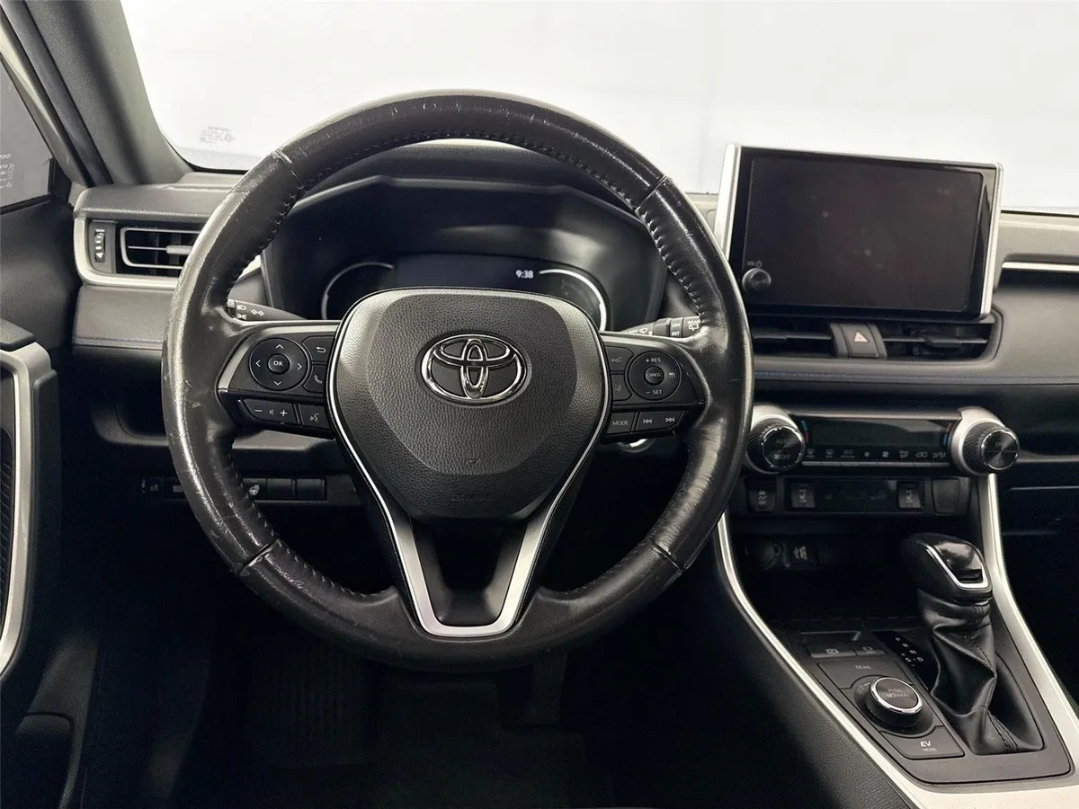 2023 Toyota RAV4 Hybrid SE thumbnail 30