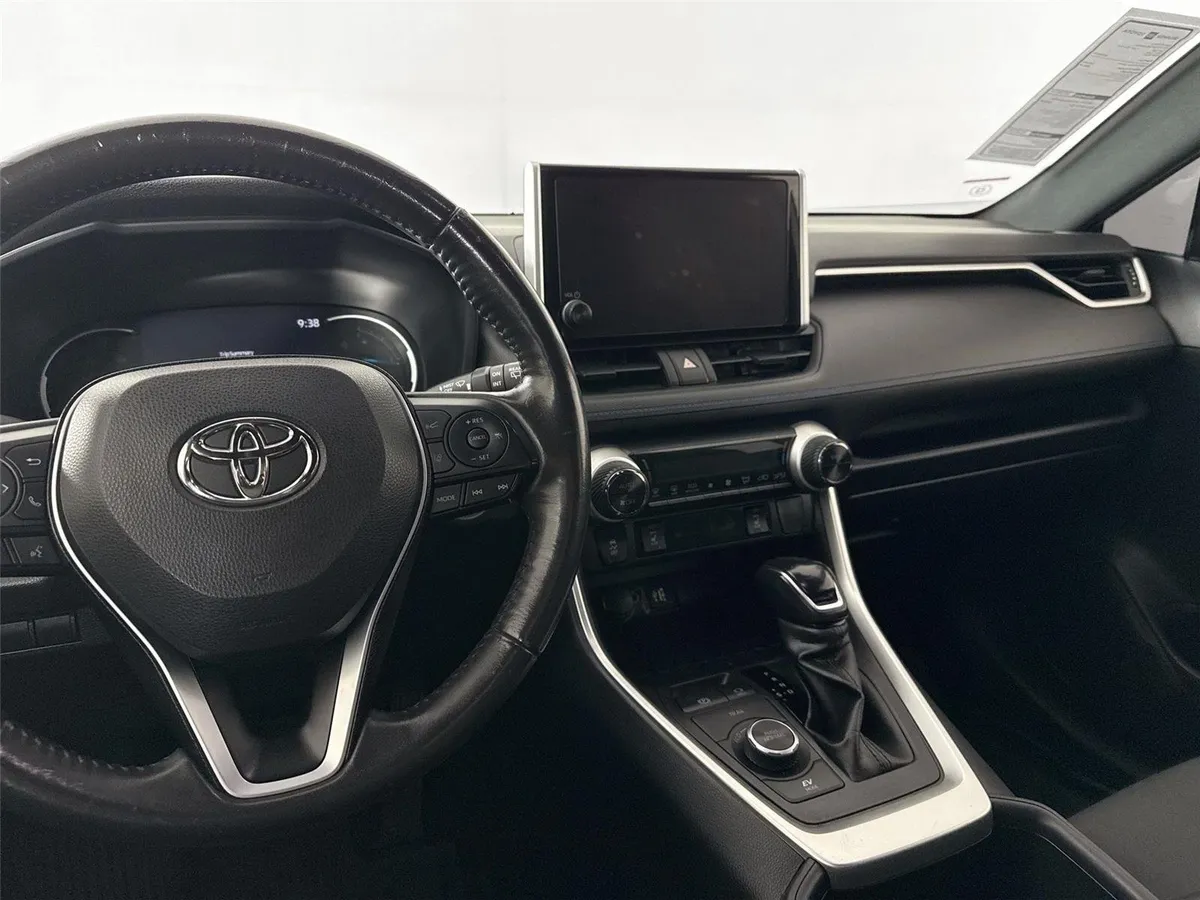 2023 Toyota RAV4 Hybrid SE thumbnail 31