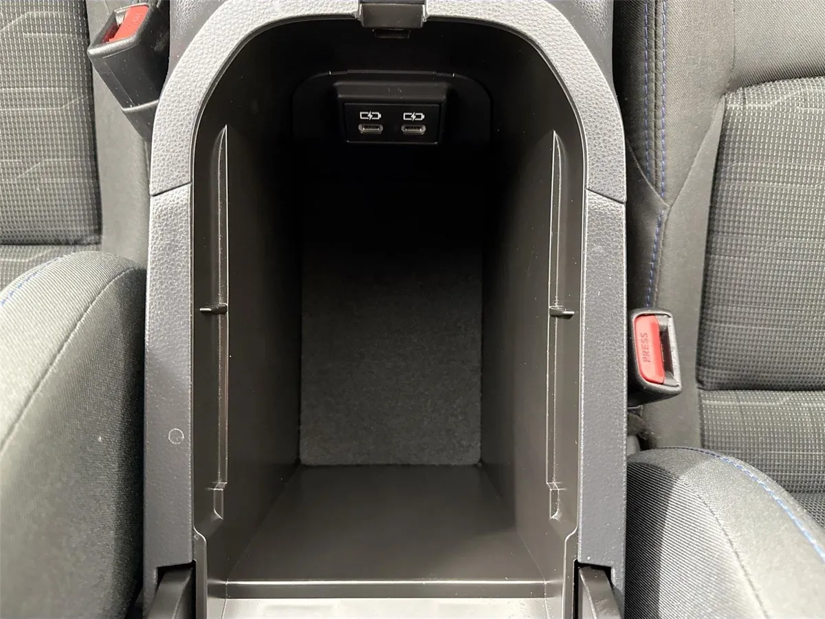 2023 Toyota RAV4 Hybrid SE thumbnail 32