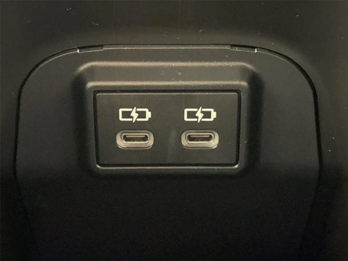 2023 Toyota RAV4 Hybrid SE thumbnail 33