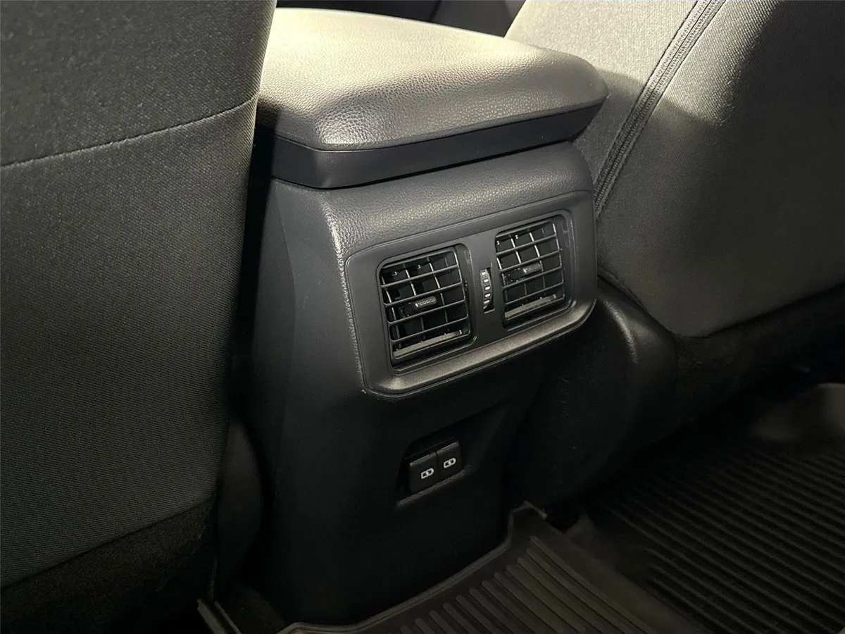 2023 Toyota RAV4 Hybrid SE thumbnail 34