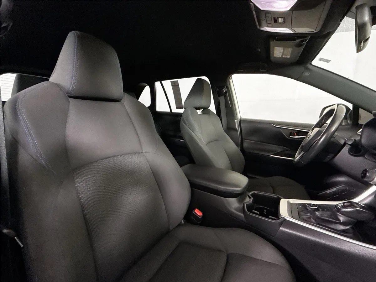 2023 Toyota RAV4 Hybrid SE thumbnail 41