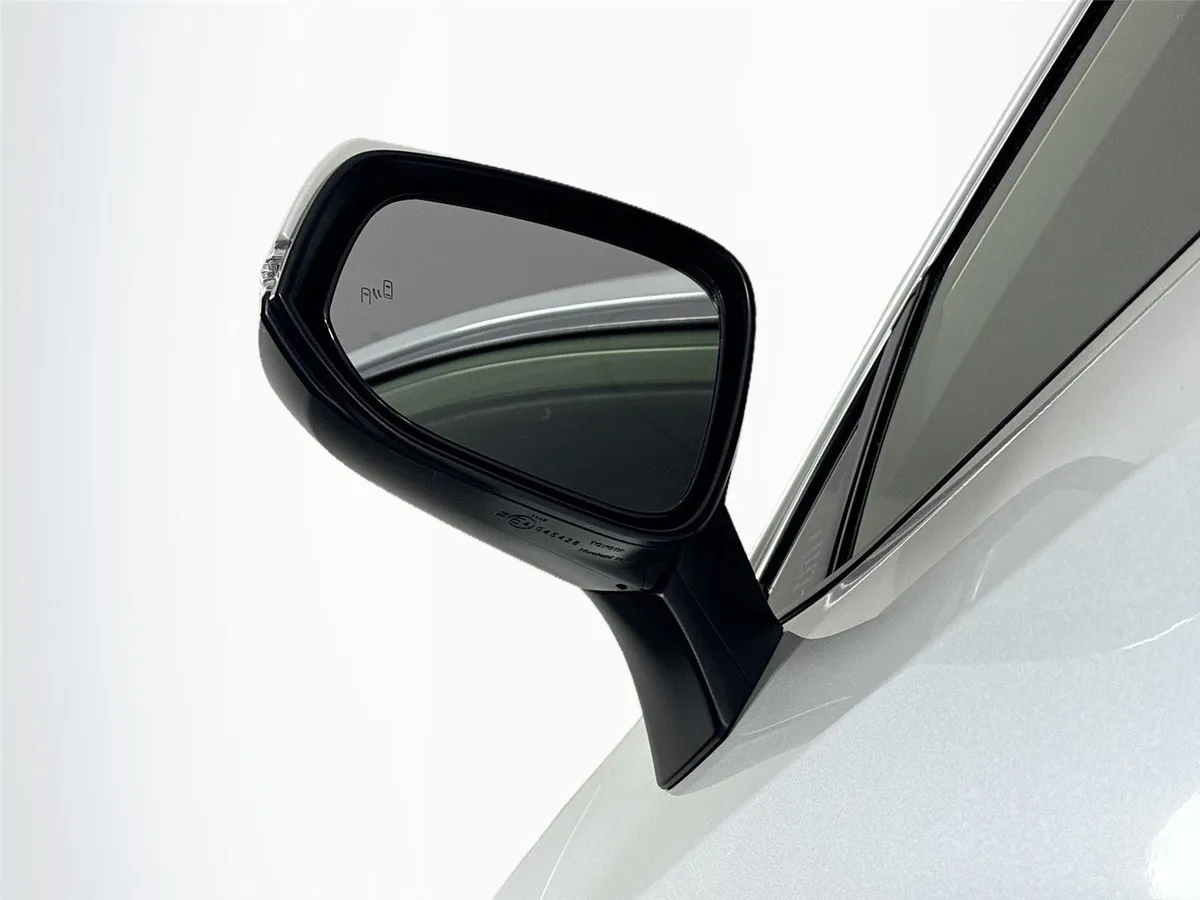 2023 Toyota RAV4 Hybrid SE thumbnail 5