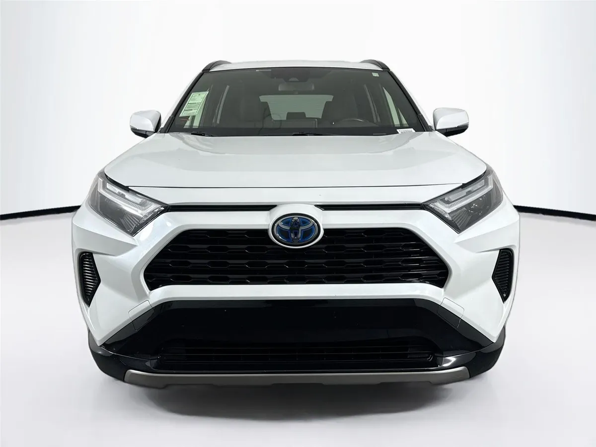 2023 Toyota RAV4 Hybrid SE thumbnail 9