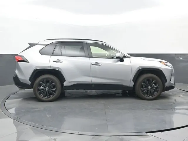 2023 Toyota RAV4 Hybrid SE thumbnail 2