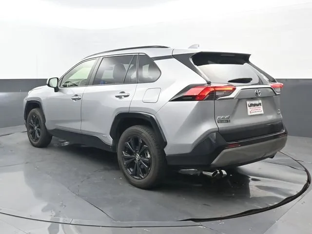 2023 Toyota RAV4 Hybrid SE thumbnail 3