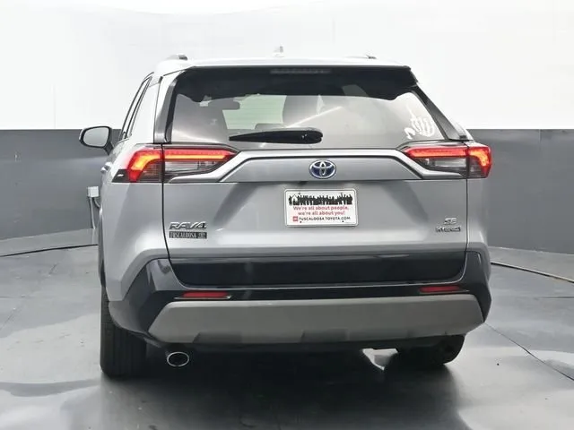 2023 Toyota RAV4 Hybrid SE thumbnail 4
