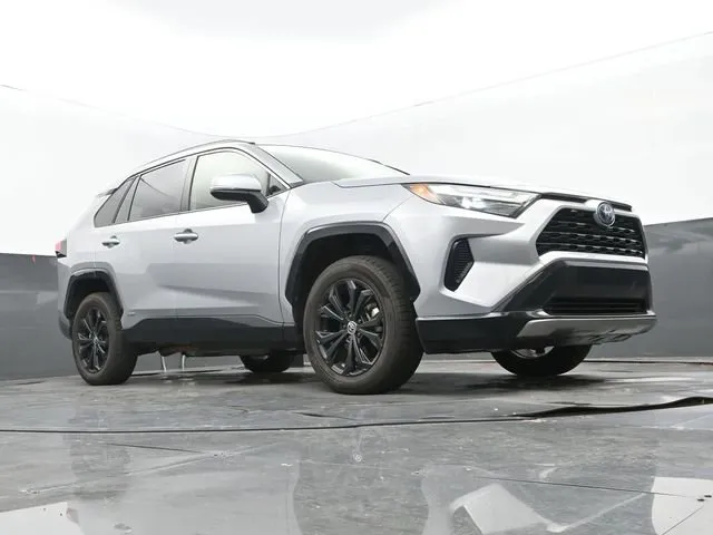 2023 Toyota RAV4 Hybrid SE thumbnail 9