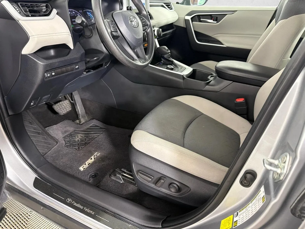 2023 Toyota RAV4 Hybrid XLE thumbnail 10