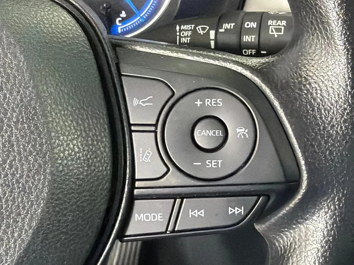 2023 Toyota RAV4 Hybrid XLE thumbnail 27