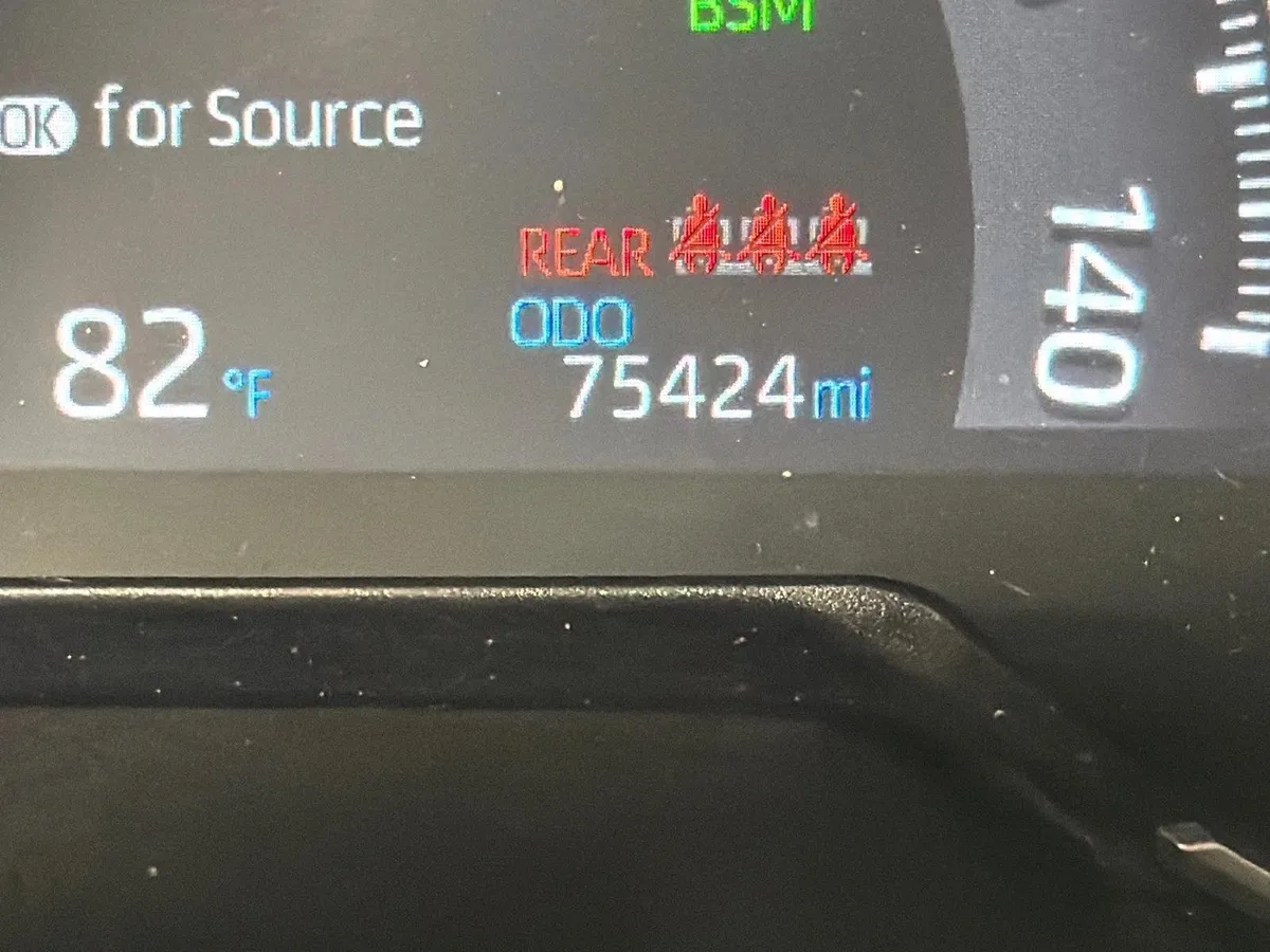 2023 Toyota RAV4 Hybrid XLE thumbnail 29