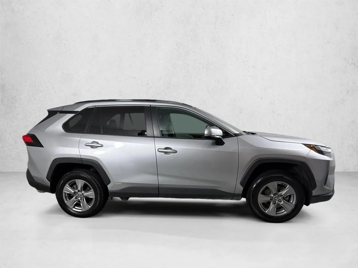 2023 Toyota RAV4 Hybrid XLE thumbnail 3