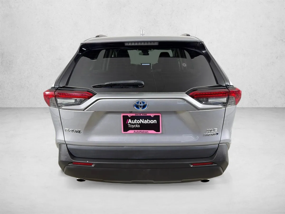2023 Toyota RAV4 Hybrid XLE thumbnail 5