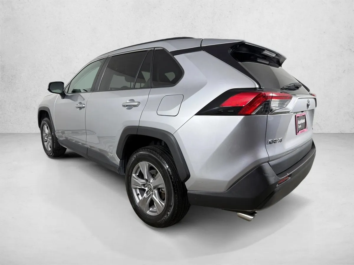 2023 Toyota RAV4 Hybrid XLE thumbnail 6