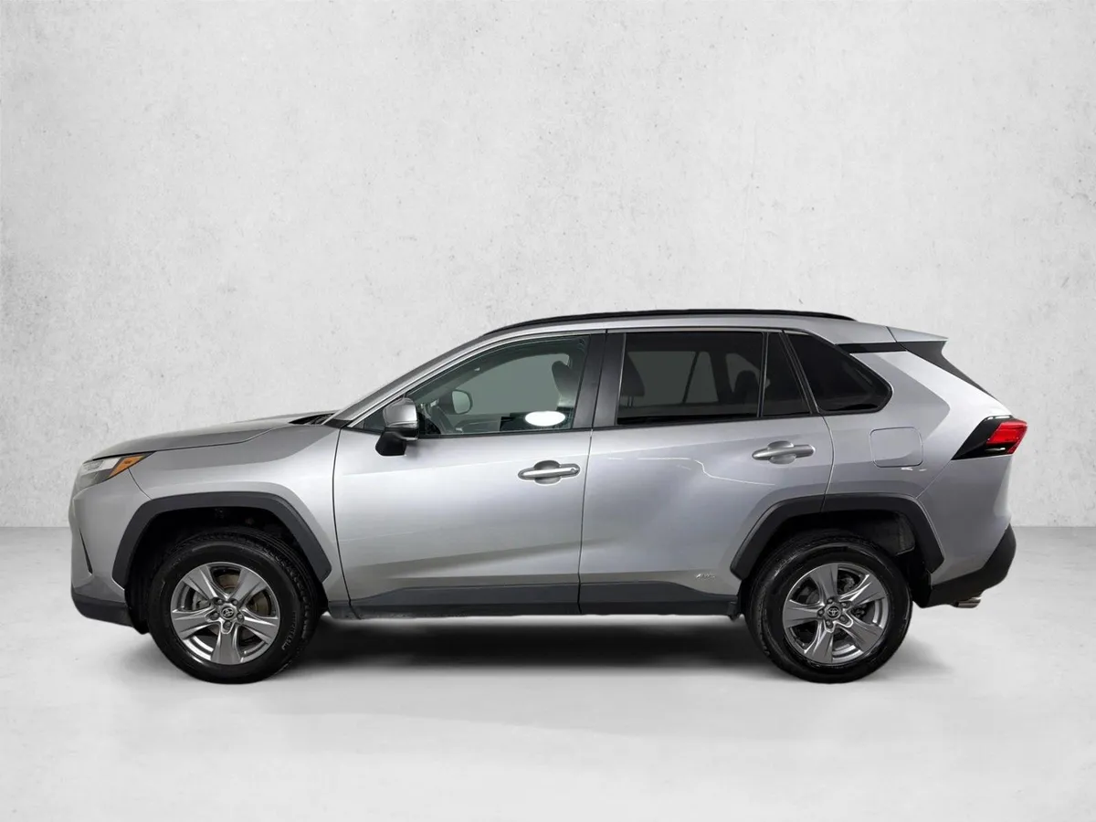 2023 Toyota RAV4 Hybrid XLE thumbnail 7