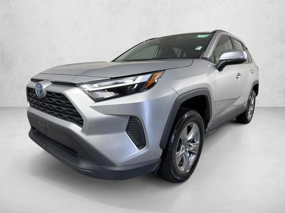 2023 Toyota RAV4 Hybrid XLE thumbnail 8