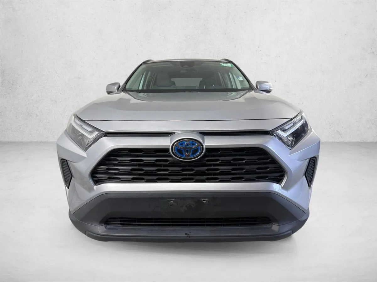 2023 Toyota RAV4 Hybrid XLE thumbnail 9