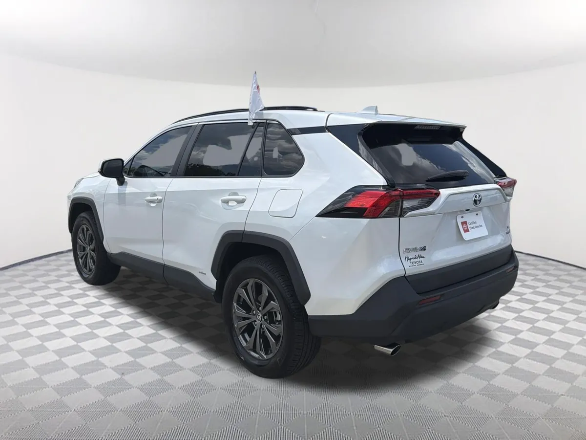 2023 Toyota RAV4 Hybrid XLE Premium thumbnail 15