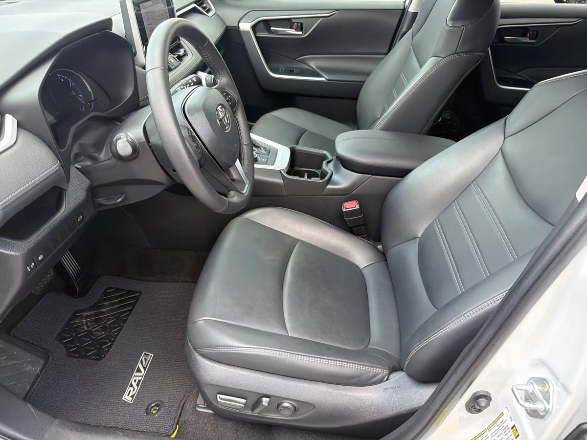 2023 Toyota RAV4 Hybrid XLE Premium thumbnail 19