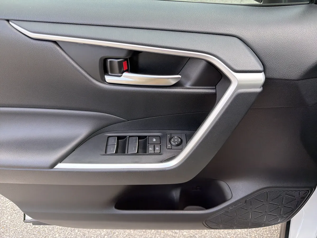 2023 Toyota RAV4 Hybrid XLE Premium thumbnail 20