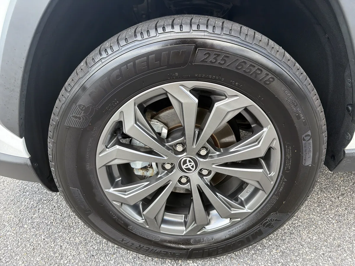 2023 Toyota RAV4 Hybrid XLE Premium thumbnail 21