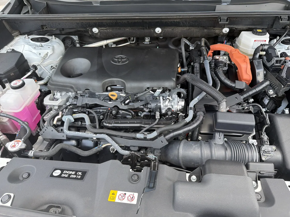 2023 Toyota RAV4 Hybrid XLE Premium thumbnail 22
