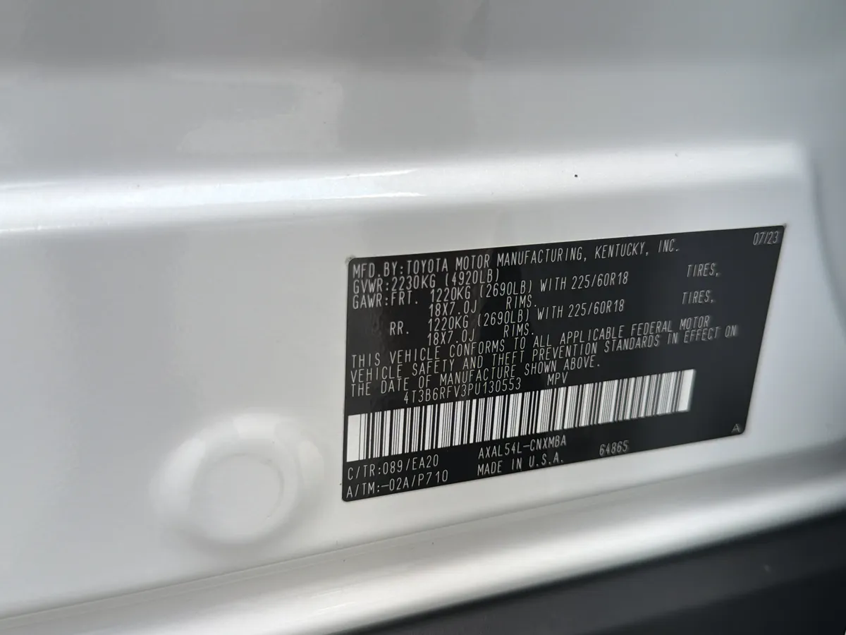 2023 Toyota RAV4 Hybrid XLE Premium thumbnail 32
