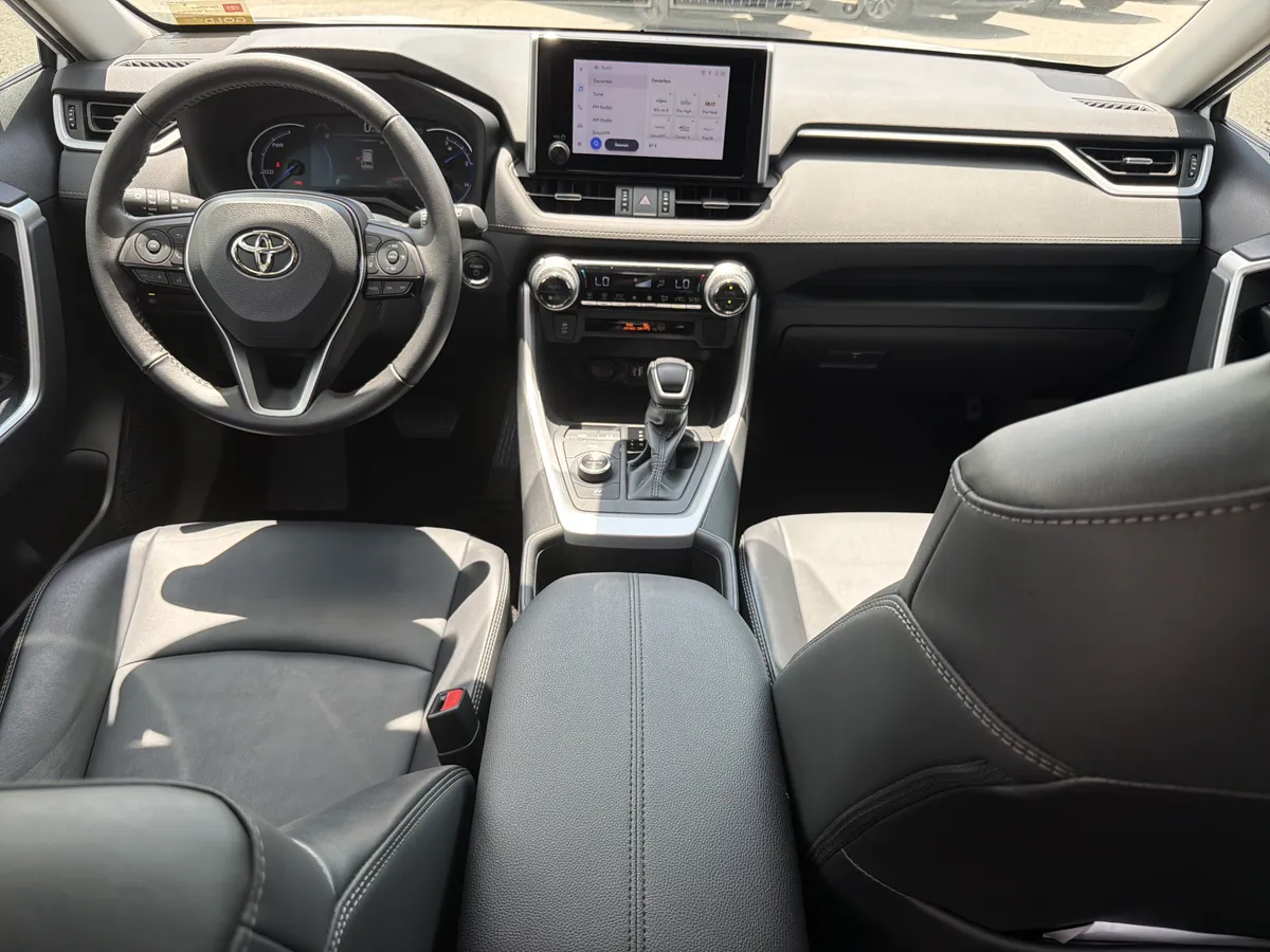 2023 Toyota RAV4 Hybrid XLE Premium thumbnail 4