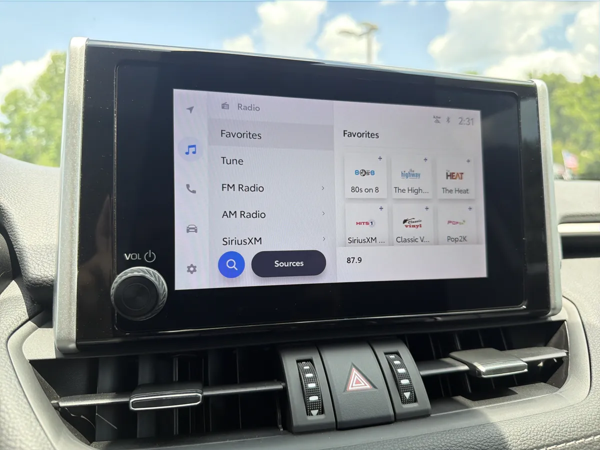 2023 Toyota RAV4 Hybrid XLE Premium thumbnail 6