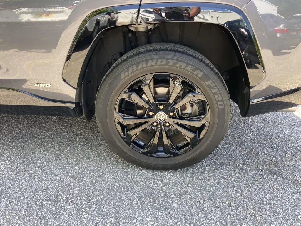 2023 Toyota RAV4 Hybrid XSE thumbnail 11