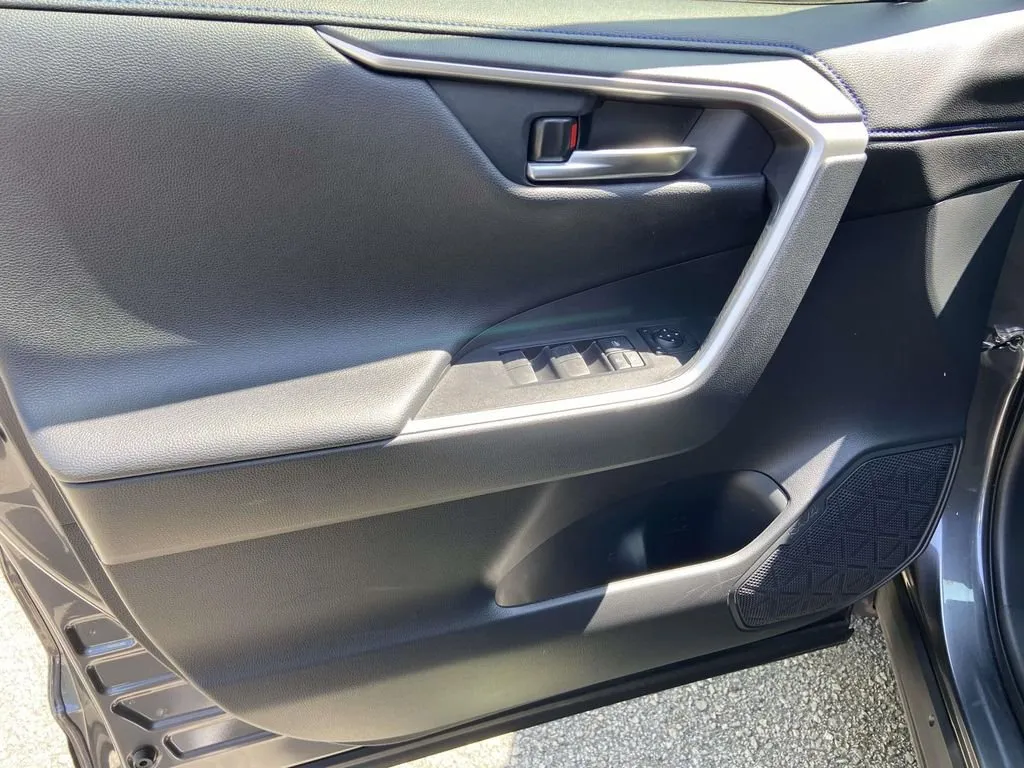 2023 Toyota RAV4 Hybrid XSE thumbnail 15