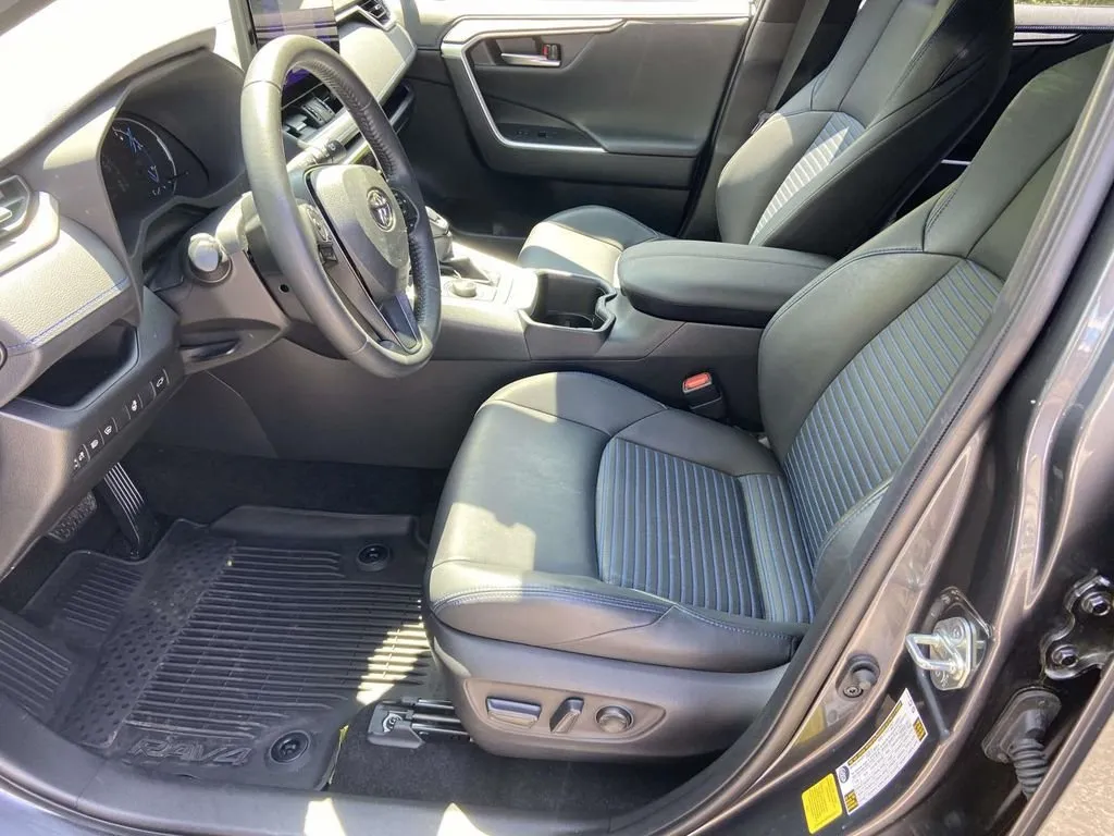 2023 Toyota RAV4 Hybrid XSE thumbnail 19