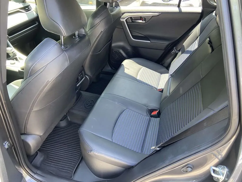 2023 Toyota RAV4 Hybrid XSE thumbnail 22