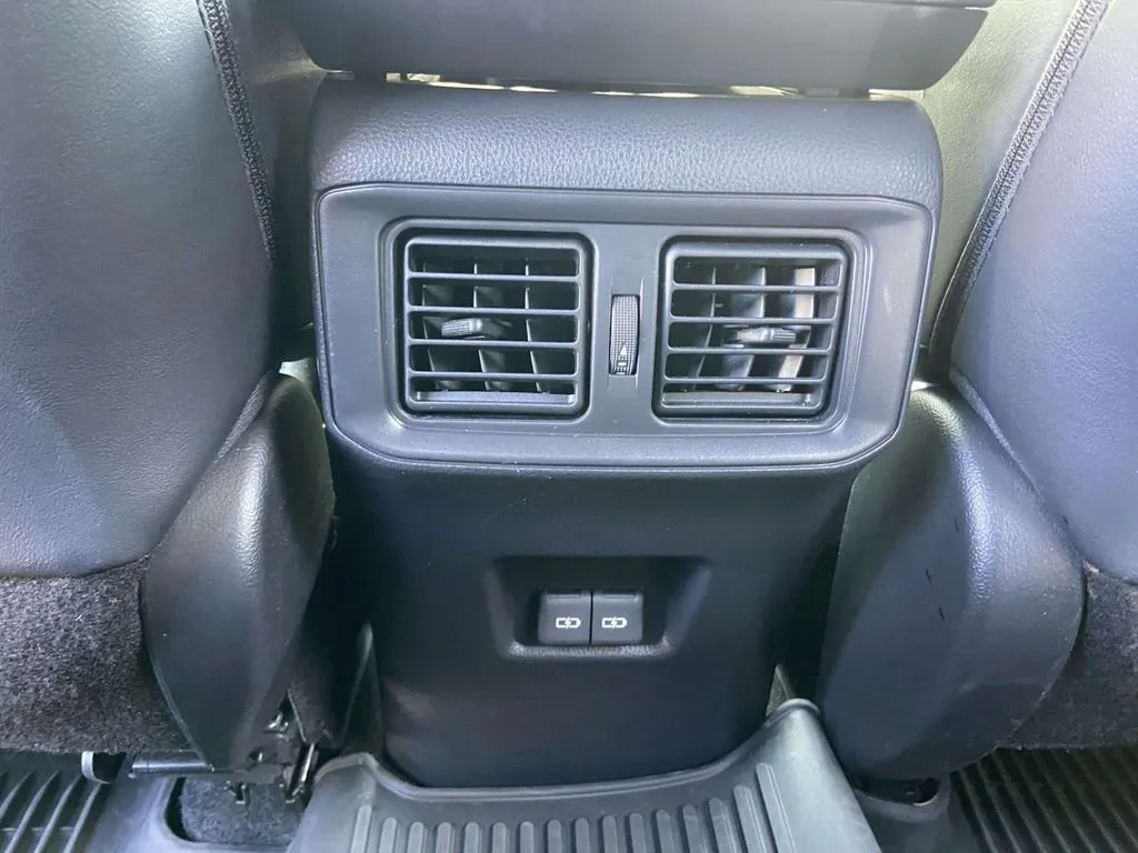 2023 Toyota RAV4 Hybrid XSE thumbnail 23