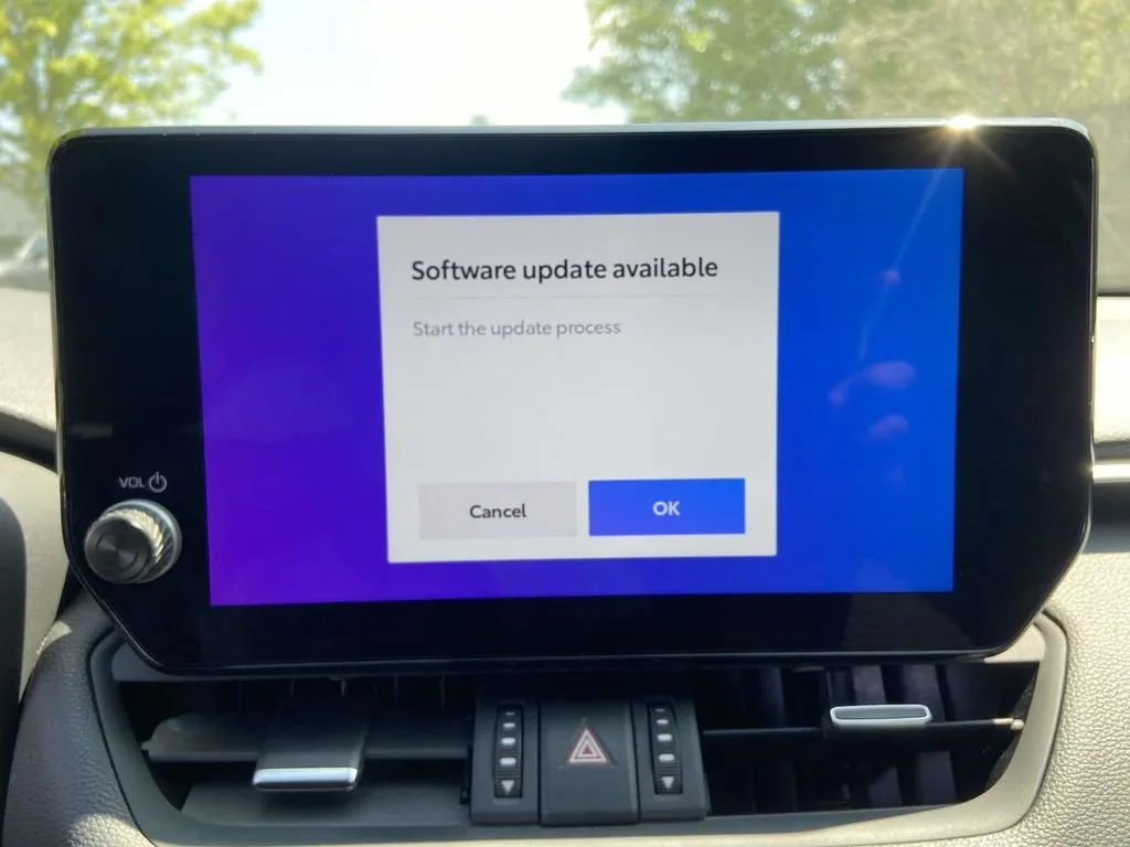 2023 Toyota RAV4 Hybrid XSE thumbnail 25