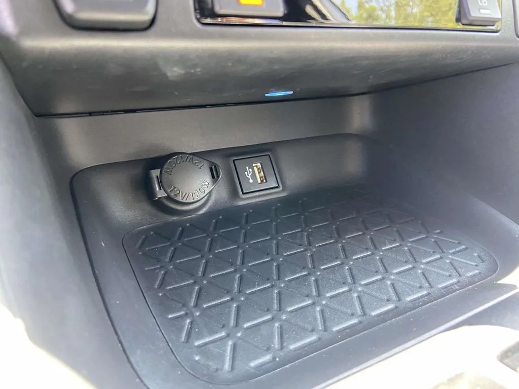 2023 Toyota RAV4 Hybrid XSE thumbnail 28