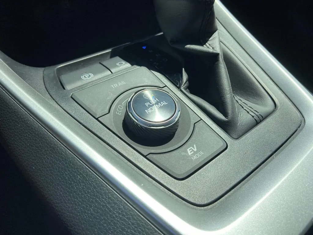 2023 Toyota RAV4 Hybrid XSE thumbnail 29