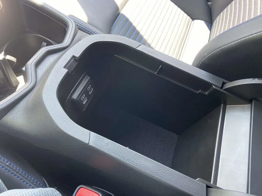 2023 Toyota RAV4 Hybrid XSE thumbnail 30