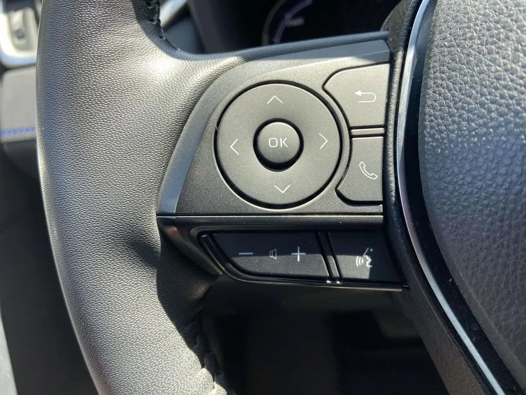 2023 Toyota RAV4 Hybrid XSE thumbnail 33