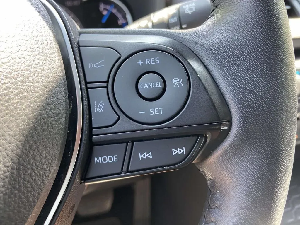 2023 Toyota RAV4 Hybrid XSE thumbnail 34