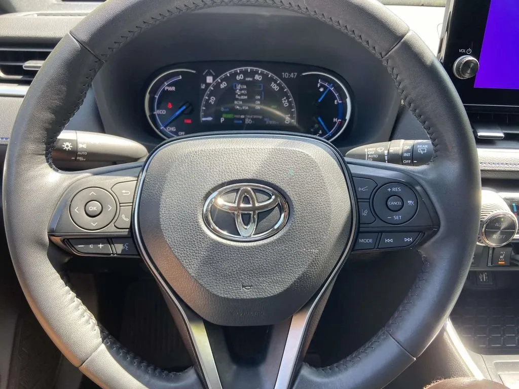 2023 Toyota RAV4 Hybrid XSE thumbnail 35